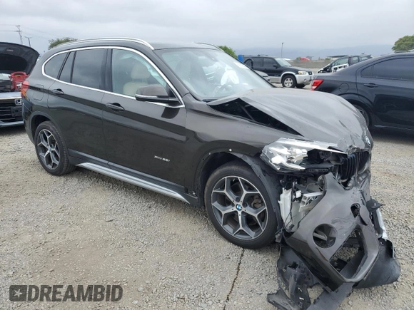 2018 BMW X1 xDrive28i с VIN WBXHT3C30J5K29979, выставлен на аукционе Copart как лот 58662505 с пробегом 61 461 миль миль и Списание • Salvage title. История ставок и продаж доступна на DreamBid. Изображение 4.