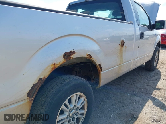 2013 Ford F-150 XL z VIN 1FTPF1CF9DKD22620, wystawiony jako IAAI lot #42660792 z przebiegiem 239 002 mil mil oraz . Historia ofert i sprzedaży dostępna na DreamBid. Obrazek 6.