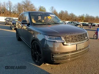 2024 Land Rover Range Rover SE z VIN SALKP9E97RA227153, wystawiony jako Copart lot #80220364 z przebiegiem Nie podano mil oraz Szkoda całkowita • Salvage title. Historia ofert i sprzedaży dostępna na DreamBid. Obrazek 12.