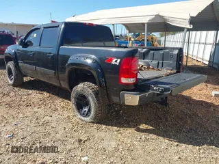2007 GMC Sierra 1500 SLT z VIN 3GTEK133X7G528078, wystawiony jako IAAI lot #41621235 z przebiegiem Nie podano mil oraz . Historia ofert i sprzedaży dostępna na DreamBid. Obrazek 3.