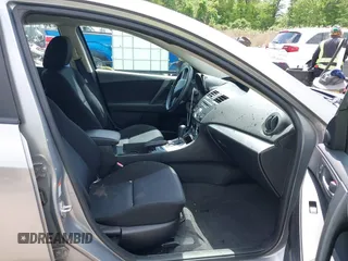 2011 Mazda 3 i Touring z VIN JM1BL1VG2B1442643, wystawiony jako IAAI lot #42145394 z przebiegiem 145 550 mil mil oraz . Historia ofert i sprzedaży dostępna na DreamBid. Obrazek 5.