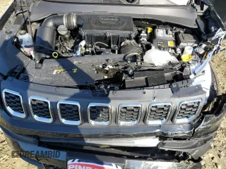 2024 Jeep Compass Latitude Lux with VIN 3C4NJDFN1RT104509, listed as a Copart auction lot 45454915 with 31 mi miles and Salvage title. Bid and sale history available at DreamBid. Image 12.