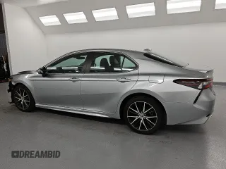 2022 Toyota Camry SE with VIN 4T1G11AK1NU670511, listed as a Copart auction lot 52487225 with 57,583 mi miles and Clean Title. Bid and sale history available at DreamBid. Image 2.