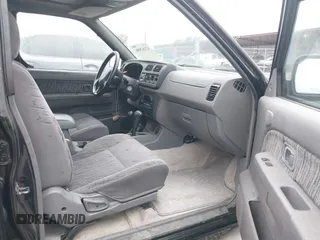 2000 Nissan Frontier XE z VIN 1N6ED27Y4YC355942, wystawiony jako IAAI lot #42162996 z przebiegiem 278 251 mil mil oraz . Historia ofert i sprzedaży dostępna na DreamBid. Obrazek 5.