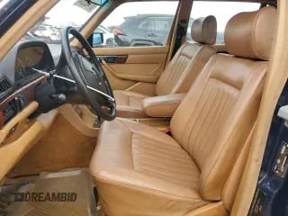 1984 Mercedes-Benz 500 z VIN WDBCA37B8EA085222, wystawiony jako Copart lot #87462054 z przebiegiem 205 226 mil mil oraz Tytuł czysty. Historia ofert i sprzedaży dostępna na DreamBid. Obrazek 7.