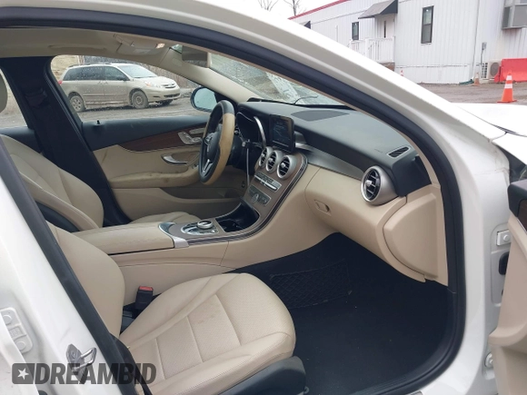 2019 Mercedes-Benz C 300 with VIN 55SWF8EB1KU293427, listed as a IAAI auction lot 41673663 with 61,295 mi miles and . Bid and sale history available at carsss.com. Image 5.