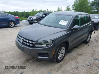 2013 Volkswagen Tiguan SE z VIN WVGBV3AX9DW088326, wystawiony jako IAAI lot #42320279 z przebiegiem 126 840 mil mil oraz . Historia ofert i sprzedaży dostępna na DreamBid. Obrazek 2.