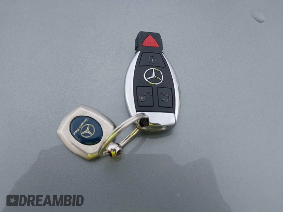 2011 Mercedes-Benz E 350 Luxury z VIN WDDHF8HBXBA338420, wystawiony jako IAAI lot #42155045 z przebiegiem 196 075 mil mil oraz . Historia ofert i sprzedaży dostępna na DreamBid. Obrazek 11.
