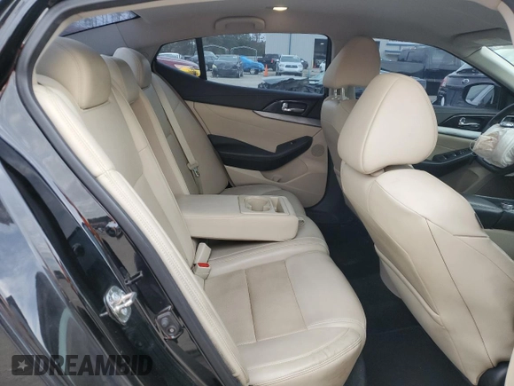 2018 Nissan Maxima Platinum z VIN 1N4AA6AP0JC410223, wystawiony jako Copart lot #81363894 z przebiegiem 169 467 mil mil oraz Szkoda całkowita • Salvage title. Historia ofert i sprzedaży dostępna na DreamBid. Obrazek 10.
