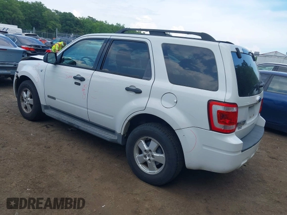 2008 Ford Escape XLT z VIN 1FMCU03108KC68967, wystawiony jako IAAI lot #42602224 z przebiegiem 105 580 mil mil oraz . Historia ofert i sprzedaży dostępna na DreamBid. Obrazek 3.