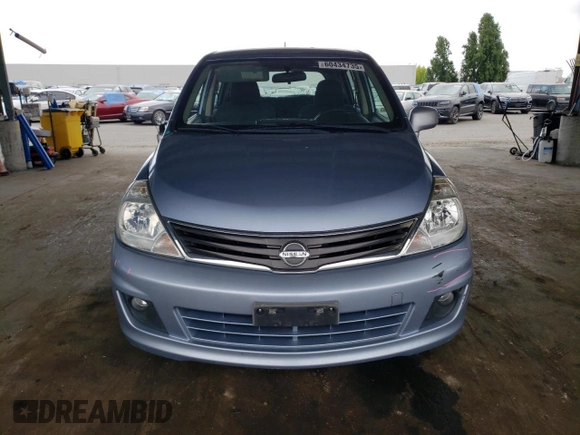 2011 Nissan Versa S z VIN 3N1BC1CP4BL496590, wystawiony jako Copart lot #60434735 z przebiegiem 113 425 mil mil oraz Szkoda całkowita • Salvage title. Historia ofert i sprzedaży dostępna na DreamBid. Obrazek 5.