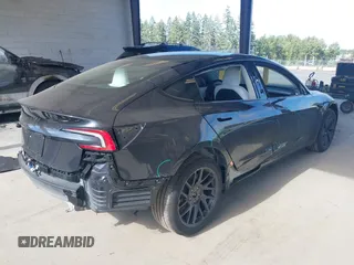 2025 Tesla Model 3 Long Range z VIN 5YJ3E1EA6SF990792, wystawiony jako IAAI lot #42713456 z przebiegiem 1 038 mil mil oraz . Historia ofert i sprzedaży dostępna na DreamBid. Obrazek 4.
