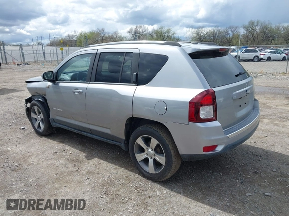 2016 Jeep Compass Latitude z VIN 1C4NJCEA3GD748900, wystawiony jako IAAI lot #42150337 z przebiegiem 72 190 mil mil oraz . Historia ofert i sprzedaży dostępna na DreamBid. Obrazek 3.