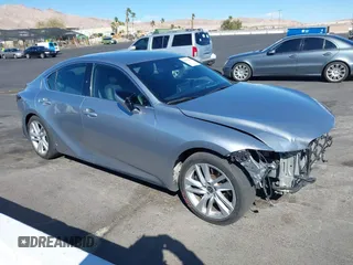 2021 Lexus IS 300 z VIN JTHAA1D23M5112706, wystawiony jako IAAI lot #41815351 z przebiegiem 33 680 mil mil oraz . Historia ofert i sprzedaży dostępna na DreamBid. Obrazek 1.