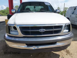 1998 Ford F-150 z VIN 1FTZX1767WKA55769, wystawiony jako IAAI lot #42374991 z przebiegiem 147 500 mil mil oraz . Historia ofert i sprzedaży dostępna na DreamBid. Obrazek 6.