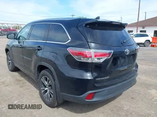 2016 Toyota Highlander XLE z VIN 5TDJKRFH3GS269861, wystawiony jako IAAI lot #42199493 z przebiegiem 94 237 mil mil oraz . Historia ofert i sprzedaży dostępna na DreamBid. Obrazek 3.
