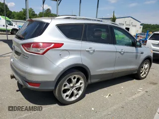 2013 Ford Escape Titanium z VIN 1FMCU0J96DUB50607, wystawiony jako Copart lot #55999745 z przebiegiem 177 798 mil mil oraz Czysty tytuł • Clean title. Historia ofert i sprzedaży dostępna na DreamBid. Obrazek 3.