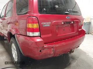 2006 Ford Escape Limited z VIN 1FMCU94186KB89062, wystawiony jako IAAI lot #42153068 z przebiegiem 203 221 mil mil oraz . Historia ofert i sprzedaży dostępna na DreamBid. Obrazek 6.