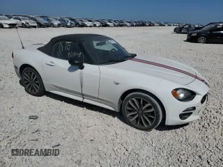 2019 FIAT 124 Spider Urbana Edition z VIN JC1NFAEK1K0143043, wystawiony jako Copart lot #68020584 z przebiegiem Nie podano mil oraz Szkoda całkowita • Salvage title. Historia ofert i sprzedaży dostępna na DreamBid. Obrazek 4.