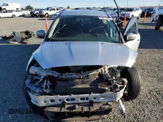 2018 Ford Focus SE with VIN 1FADP3F23JL226448, listed as a Copart auction lot 43877055 with 77,253 mi miles and Salvage Title. Bid and sale history available at carsss.com. Image 5.