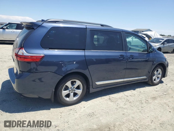 2018 Toyota Sienna LE Auto Access Seat z VIN 5TDKZ3DC5JS940670, wystawiony jako Copart lot #63253685 z przebiegiem 92 604 mil mil oraz Szkoda całkowita • Salvage title. Historia ofert i sprzedaży dostępna na DreamBid. Obrazek 3.