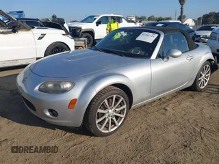 2007 Mazda MX-5 Miata Sport z VIN JM1NC25F170132331, wystawiony jako IAAI lot #42381724 z przebiegiem 74 954 mil mil oraz . Historia ofert i sprzedaży dostępna na DreamBid. Obrazek 2.