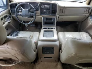 2003 Chevrolet Tahoe LT with VIN 1GNEC13Z83R217655, listed as a Copart auction lot 52089175 with 204,015 mi miles and Salvage title. Bid and sale history available at DreamBid. Image 8.