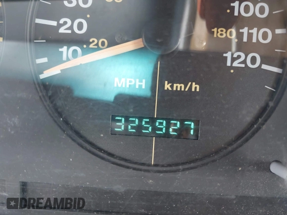 1996 Jeep Grand Cherokee Limited z VIN 1J4GZ78YXTC191527, wystawiony jako IAAI lot #42352616 z przebiegiem 325 927 mil mil oraz . Historia ofert i sprzedaży dostępna na DreamBid. Obrazek 16.