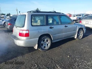 2001 Subaru Forester S w/Premium Pkg with VIN JF1SF65651G704023, listed as a IAAI auction lot 41347144 with 172,078 mi miles. Bid and sale history available at carsss.com. Image 4.