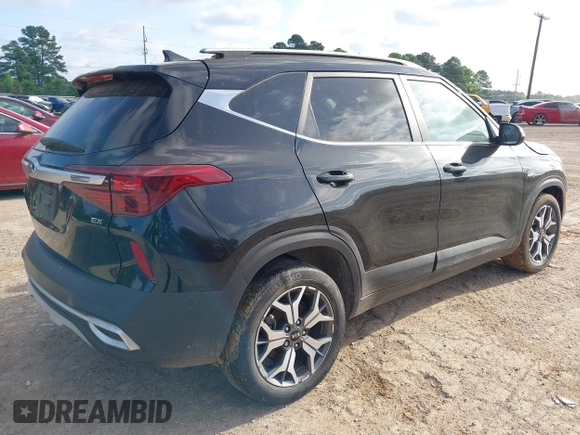 2021 Kia Seltos EX with VIN KNDERCAAXM7228380, listed as a IAAI auction lot 42015912 with 61,612 mi miles. Bid and sale history available at carsss.com. Image 4.