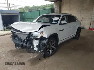 2024 Volkswagen Atlas SEL Premium R-Line with VIN 1V2FE2CA5RC229408, listed as a IAAI auction lot 39587804 with 341 mi miles and . Bid and sale history available at DreamBid. Image 18.