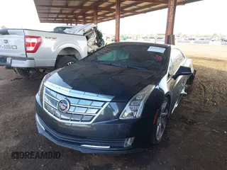 2014 Cadillac ELR z VIN 1G6RR1E41EU601063, wystawiony jako IAAI lot #41637001 z przebiegiem 123 394 mil mil oraz . Historia ofert i sprzedaży dostępna na DreamBid. Obrazek 2.