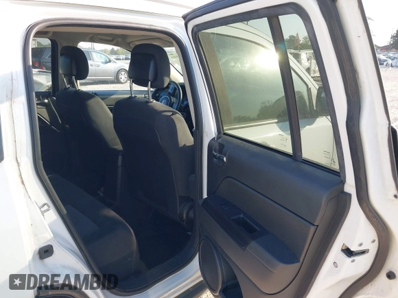 2014 Jeep Compass Sport with VIN 1C4NJDBB3ED892141, listed as a IAAI auction lot 40572980 with 95,826 mi miles. Bid and sale history available at carsss.com. Image 8.