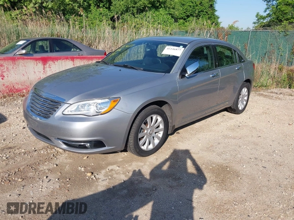 2014 Chrysler 200 Limited z VIN 1C3CCBCG3EN157576, wystawiony jako IAAI lot #42246877 z przebiegiem 148 144 mil mil oraz . Historia ofert i sprzedaży dostępna na DreamBid. Obrazek 2.