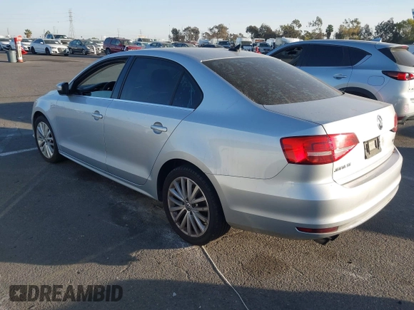 2015 Volkswagen Jetta Sport z VIN 3VWD17AJ5FM220946, wystawiony jako IAAI lot #41384898 z przebiegiem 164 172 mil mil oraz . Historia ofert i sprzedaży dostępna na DreamBid. Obrazek 3.