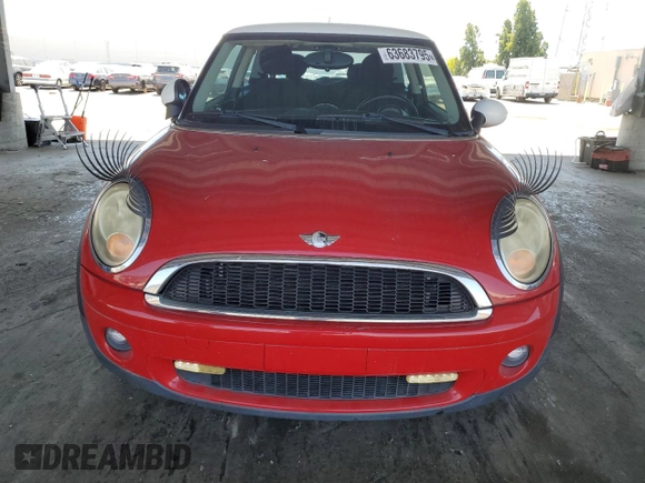 2007 MINI Hardtop with VIN WMWMF33587TT50877, listed as a Copart auction lot 63683795 with 105,078 mi miles and Clean title. Bid and sale history available at DreamBid. Image 5.