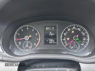 2014 Volkswagen Passat Wolfsburg Edition z VIN 1VWAT7A31EC098634, wystawiony jako IAAI lot #41924146 z przebiegiem 80 872 mil mil oraz . Historia ofert i sprzedaży dostępna na DreamBid. Obrazek 7.
