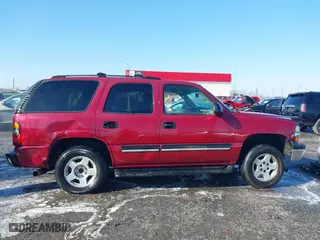 2005 Chevrolet Tahoe Z71 with VIN 1GNEC13T55R155842, listed as a IAAI auction lot 41321412 with 221,109 mi miles. Bid and sale history available at carsss.com. Image 13.