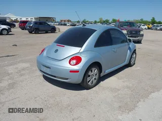 2009 Volkswagen New Beetle Coupe S with VIN 3VWPW31C59M503182, listed as a IAAI auction lot 41969191 with 61,880 mi miles. Bid and sale history available at carsss.com. Image 4.