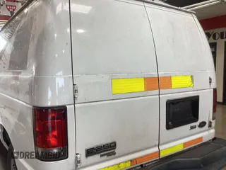 2012 Ford Econoline Cargo Recreational z VIN 1FTNE2EW9CDB01843, wystawiony jako IAAI lot #42325151 z przebiegiem 214 775 mil mil oraz . Historia ofert i sprzedaży dostępna na DreamBid. Obrazek 1.