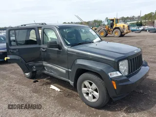 2011 Jeep Liberty Sport Jet z VIN 1J4PN2GK3BW525941, wystawiony jako IAAI lot #41970471 z przebiegiem 140 115 mil mil oraz . Historia ofert i sprzedaży dostępna na DreamBid. Obrazek 1.