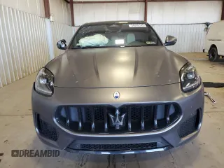 2023 Maserati Grecale Modena z VIN ZN682AVM3P7440115, wystawiony jako Copart lot #54240145 z przebiegiem Nie podano mil oraz Szkoda całkowita • Salvage title. Historia ofert i sprzedaży dostępna na DreamBid. Obrazek 5.