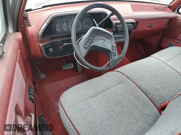 1990 Ford F-150 z VIN 1FTDF15N7LNB38801, wystawiony jako Copart lot #59738475 z przebiegiem 273 718 mil mil oraz Czysty tytuł • Clean title. Historia ofert i sprzedaży dostępna na DreamBid. Obrazek 8.