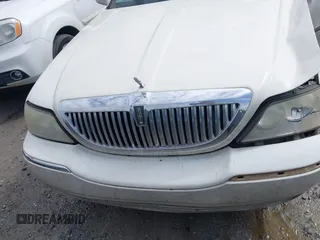 2004 Lincoln Town Car Ultimate z VIN 1LNHM83W14Y631218, wystawiony jako IAAI lot #42098841 z przebiegiem Nie podano mil oraz . Historia ofert i sprzedaży dostępna na DreamBid. Obrazek 12.