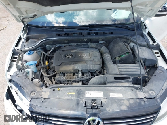 2014 Volkswagen Jetta SE with VIN 3VWD07AJXEM333132, listed as a IAAI auction lot 42637022 with 157,113 mi miles and . Bid and sale history available at DreamBid. Image 10.