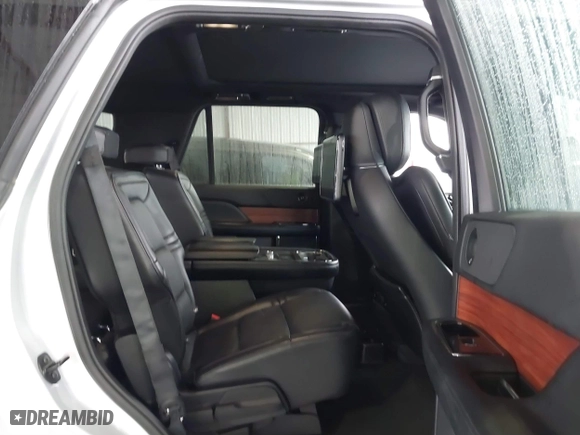 2019 Lincoln Navigator Reserve with VIN 5LMJJ2LTXKEL26583, listed as a IAAI auction lot 41448025 with 80,659 mi miles. Bid and sale history available at carsss.com. Image 8.