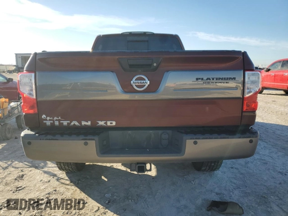 2016 Nissan Titan Platinum Reserve z VIN 1N6BA1F2XGN506885, wystawiony jako Copart lot #80171524 z przebiegiem 318 311 mil mil oraz Czysty tytuł • Clean title. Historia ofert i sprzedaży dostępna na DreamBid. Obrazek 6.
