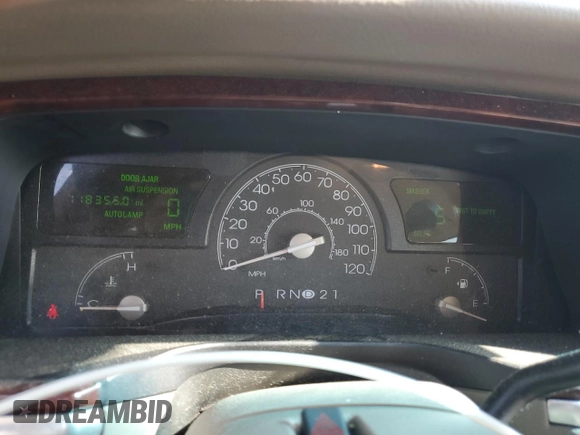 2003 Lincoln Town Car Cartier z VIN 1LNHM83W33Y690270, wystawiony jako Copart lot #51682235 z przebiegiem 118 355 mil mil oraz Szkoda całkowita • Salvage title. Historia ofert i sprzedaży dostępna na DreamBid. Obrazek 9.