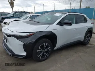 2023 Toyota bZ4X XLE z VIN JTMAAAAA1PA025511, wystawiony jako IAAI lot #41917340 z przebiegiem 17 460 mil mil oraz . Historia ofert i sprzedaży dostępna na DreamBid. Obrazek 19.