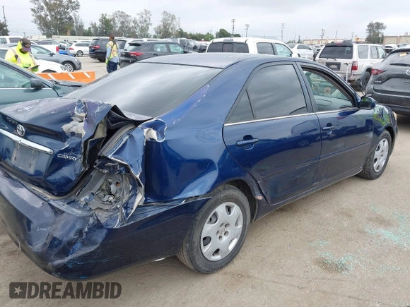 2005 Toyota Camry STD z VIN 4T1BE32K55U084967, wystawiony jako IAAI lot #42138311 z przebiegiem 272 779 mil mil oraz . Historia ofert i sprzedaży dostępna na DreamBid. Obrazek 4.